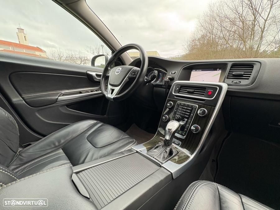 Volvo V60 2.4 D6 Summum AWD Phev - 31