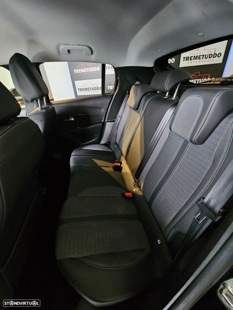 Peugeot e-208 Allure - 22