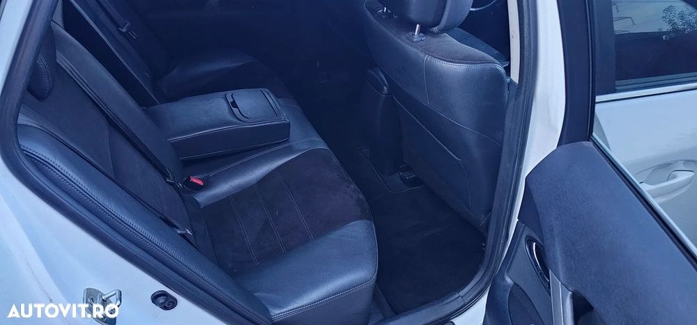 Toyota Avensis 2.0 D-4D Executive - 8
