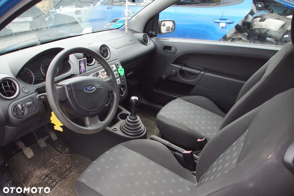 Auto na części - Ford Fiesta MK6 1.3 8V 60 KM 2S6G-6006-CA 2S6R-7002-MB 4CVE 2004R Silnik Skrzynia Drzwi Maska Błotnik Klapa Zderzak Lusterko Lampa Klamka Szyba Deska Kokpit Sterownik Moduł Czujnik Licznik Panel Kierownica - 11