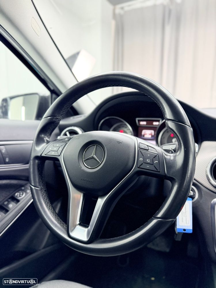 Mercedes-Benz GLA 200 7G-DCT Urban - 16