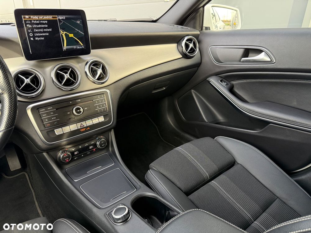 Mercedes-Benz GLA 200 7G-DCT Urban - 10