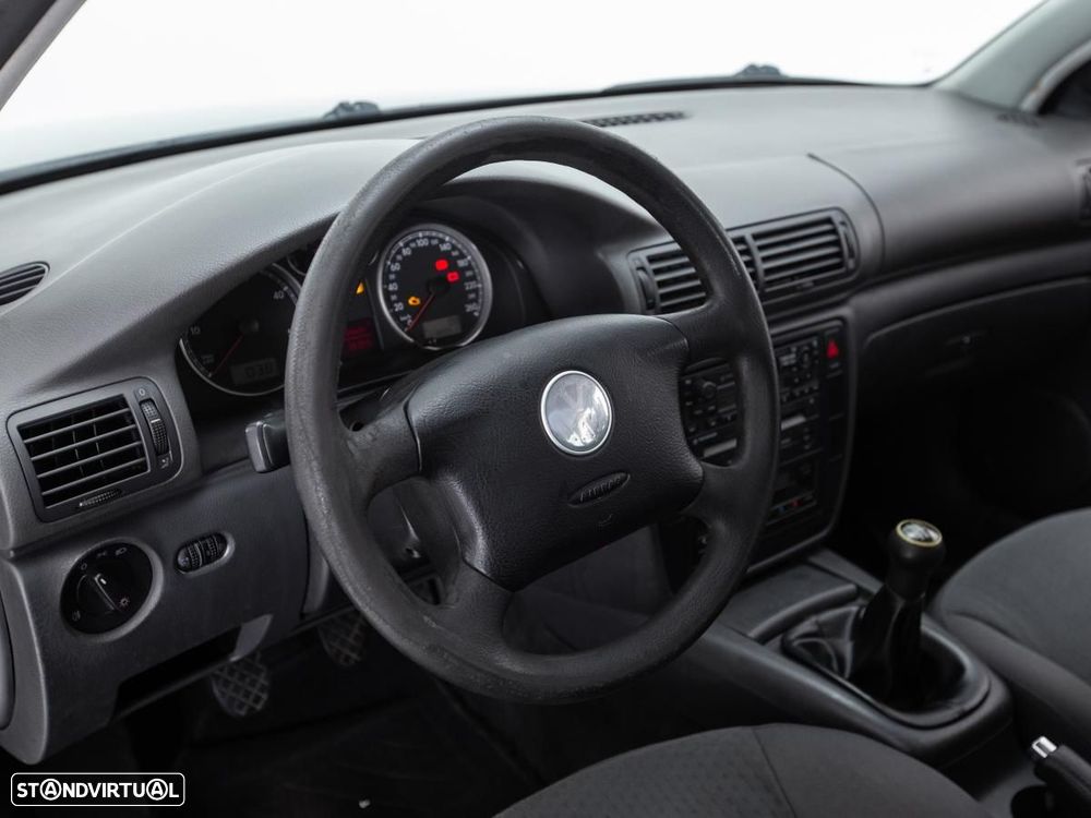 VW Passat Variant - 14