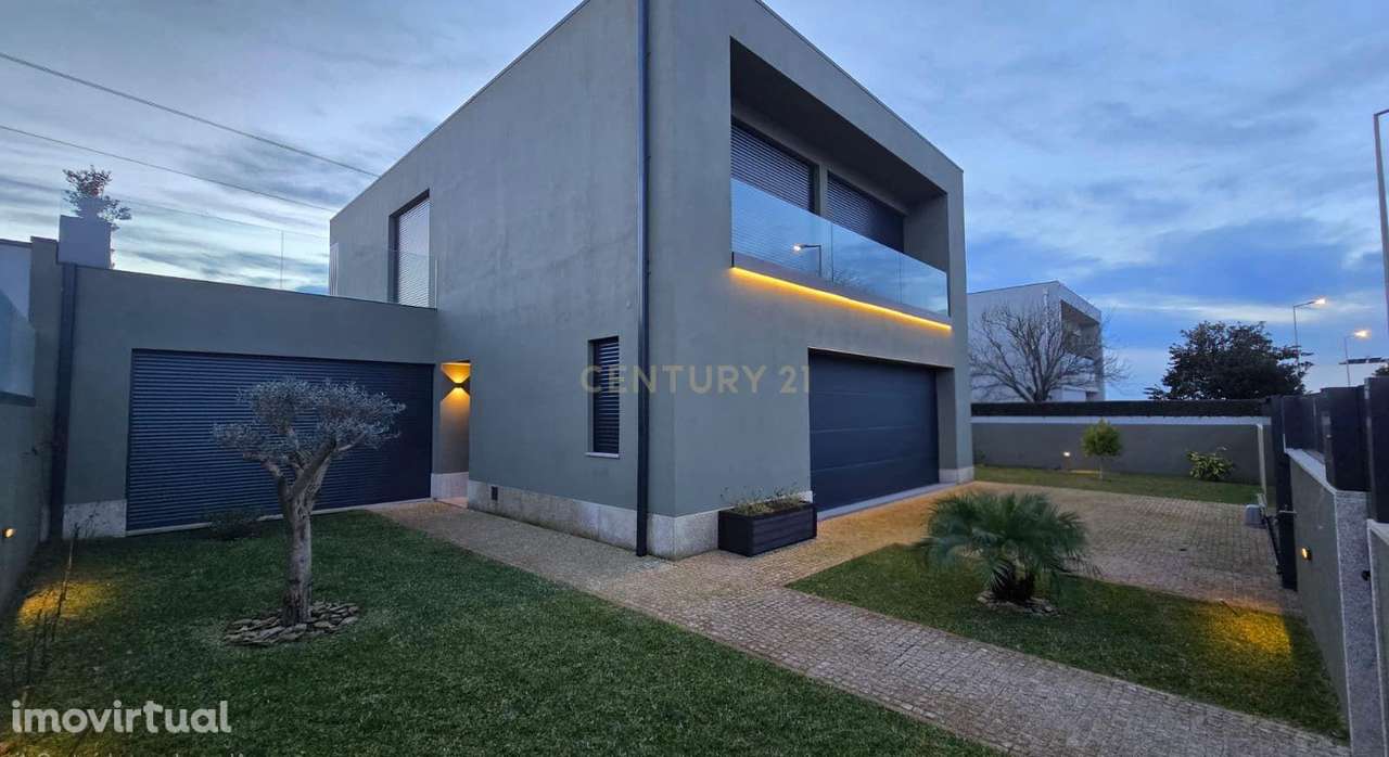 Moradia Contemporânea de Luxo em Azurara | Elegância, Privacidade e Di - Grande imagem: 4/60