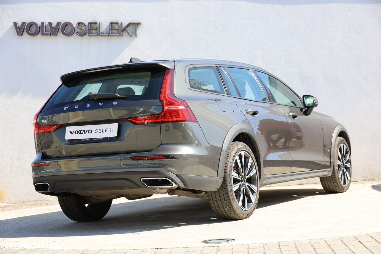Volvo V60 Cross Country 2.0 D4 Momentum Geartronic - 23