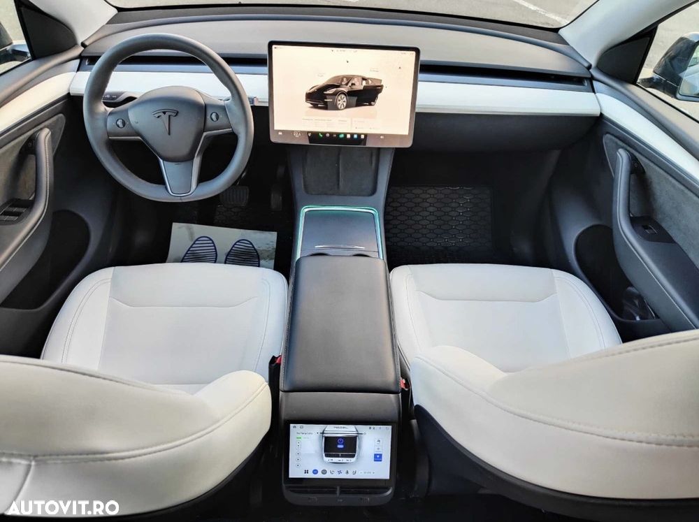Tesla Model Y - 2
