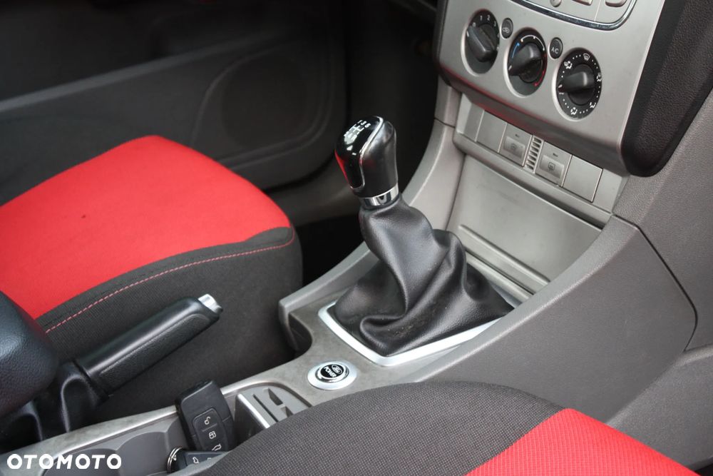 Ford Focus 1.6 Ti-VCT Sport - 22