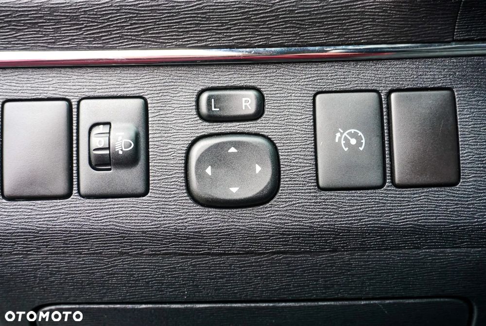 Toyota Avensis 1.8 Comfort - 21