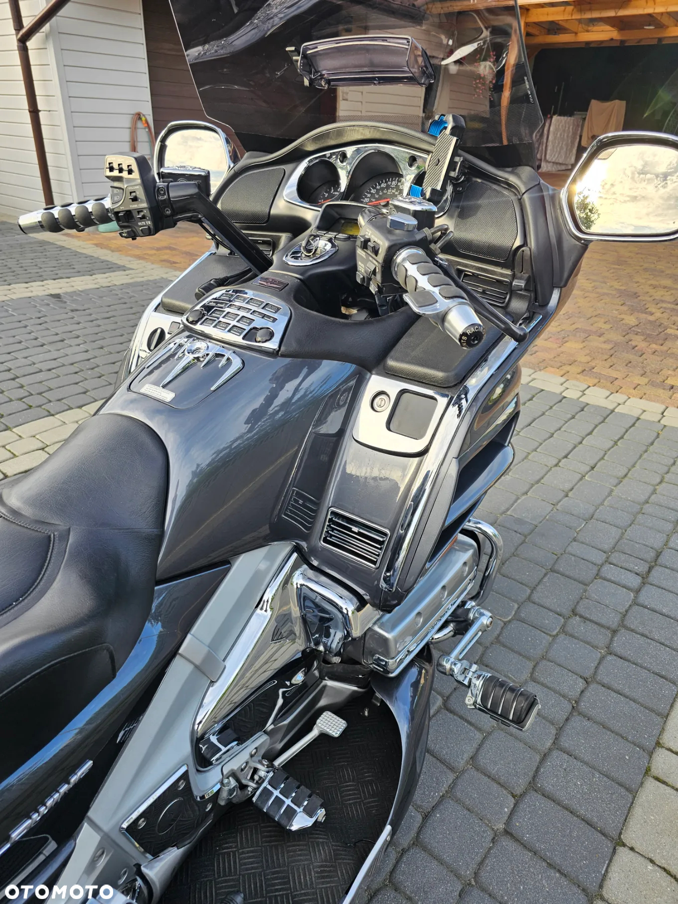Honda GL - 12