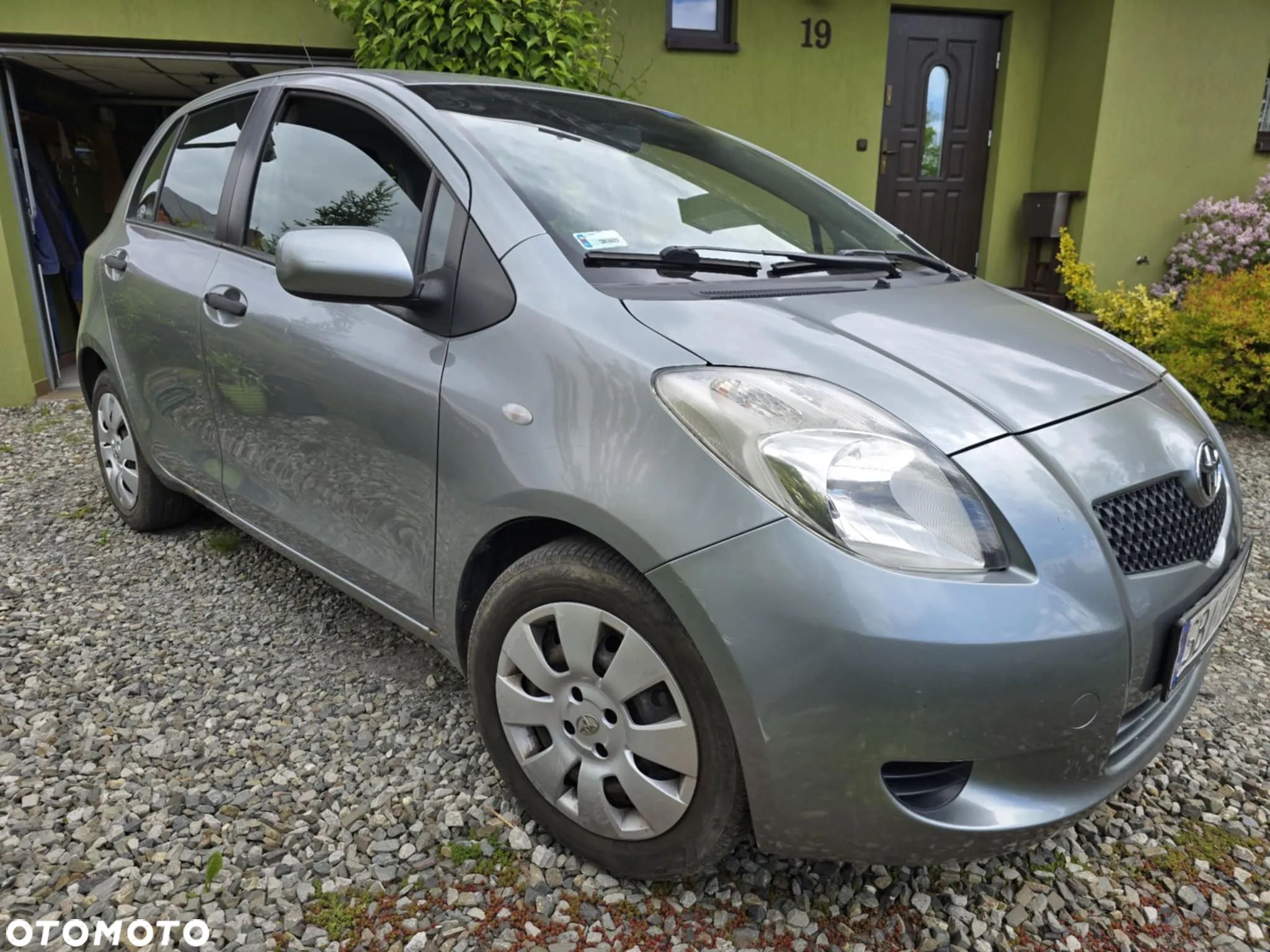 Toyota Yaris - 1