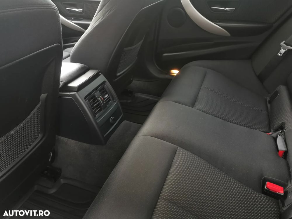 BMW Seria 3 320d Sport-Aut. Blue Performance Sport Line - 11