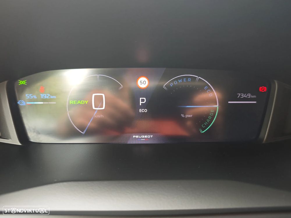 Peugeot e-208 Allure - 17