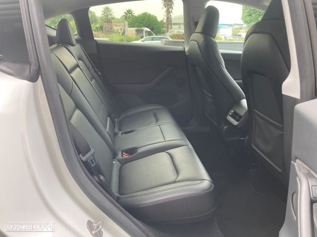 Tesla Model Y Long Range Dual Motor AWD - 32