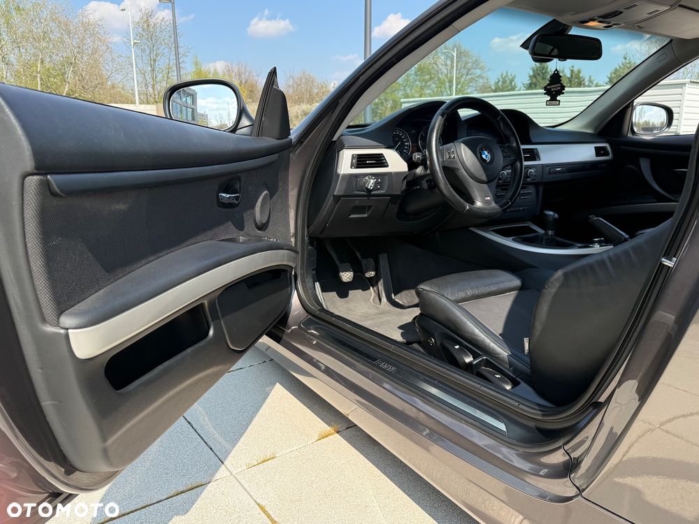 BMW Seria 3 320d - 24