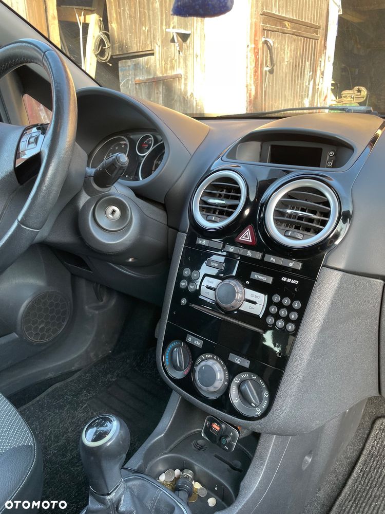 Opel Corsa 1.4 16V Cosmo - 13