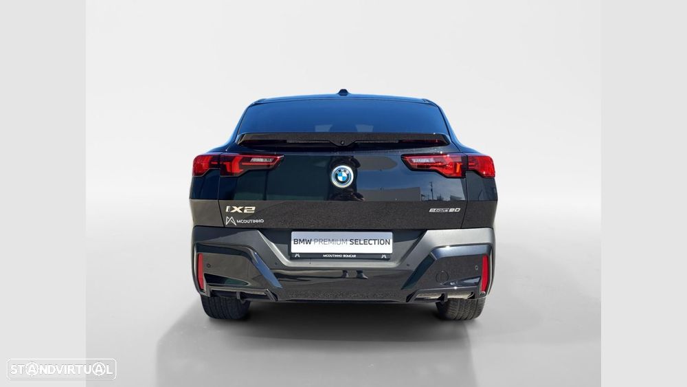 BMW ix2 eDrive20 - 8