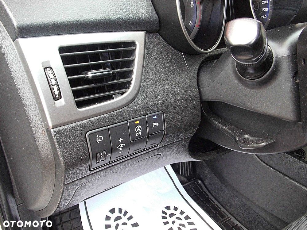 Hyundai i30 1.6 CRDi Fifa World Cup Edition - 16