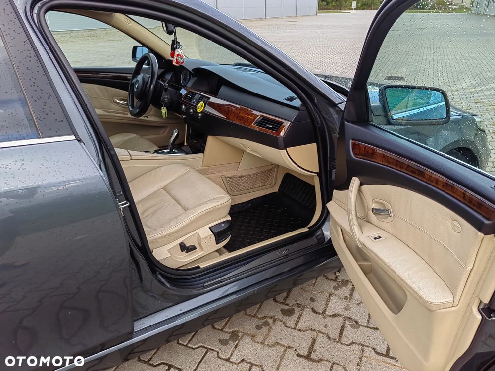 BMW Seria 5 520d Touring - 9