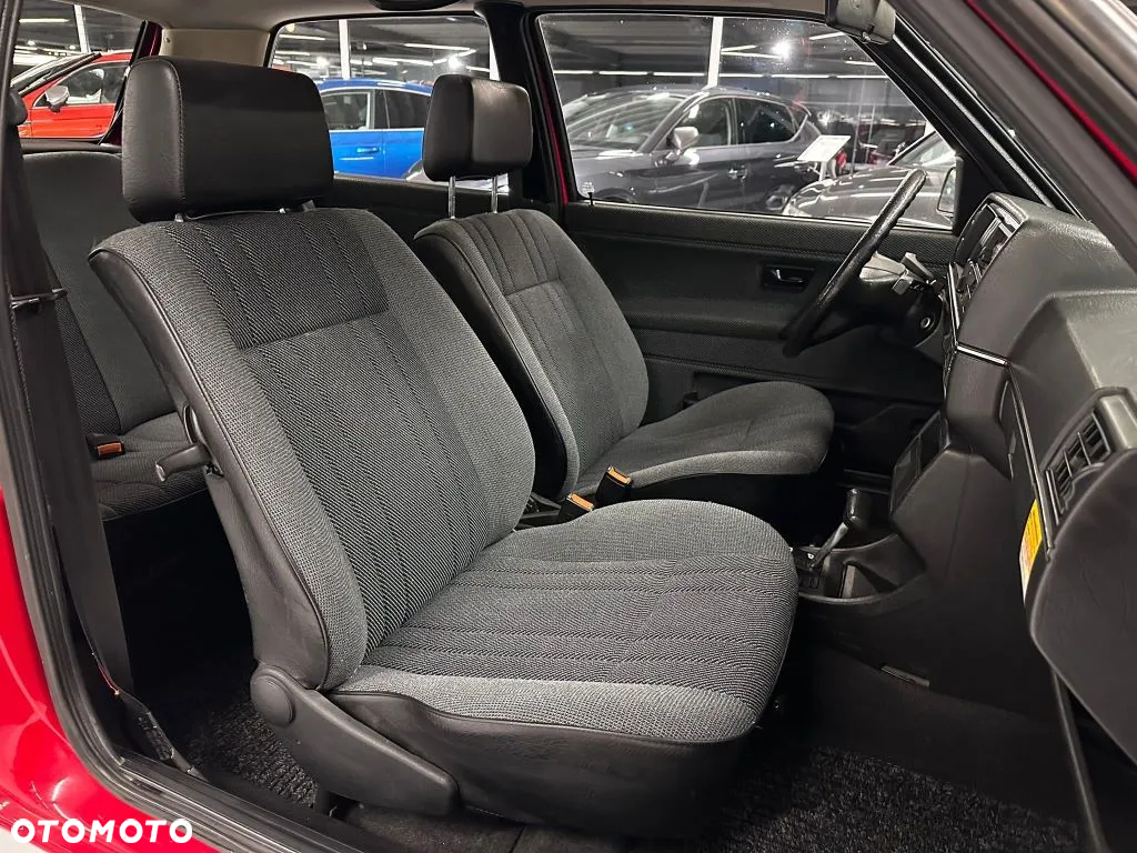 Volkswagen Golf - 10