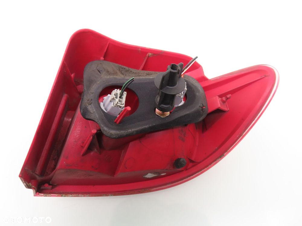 LAMPA LEWA TYLNA MAZDA 2 I DY 3M7113405AK - 3