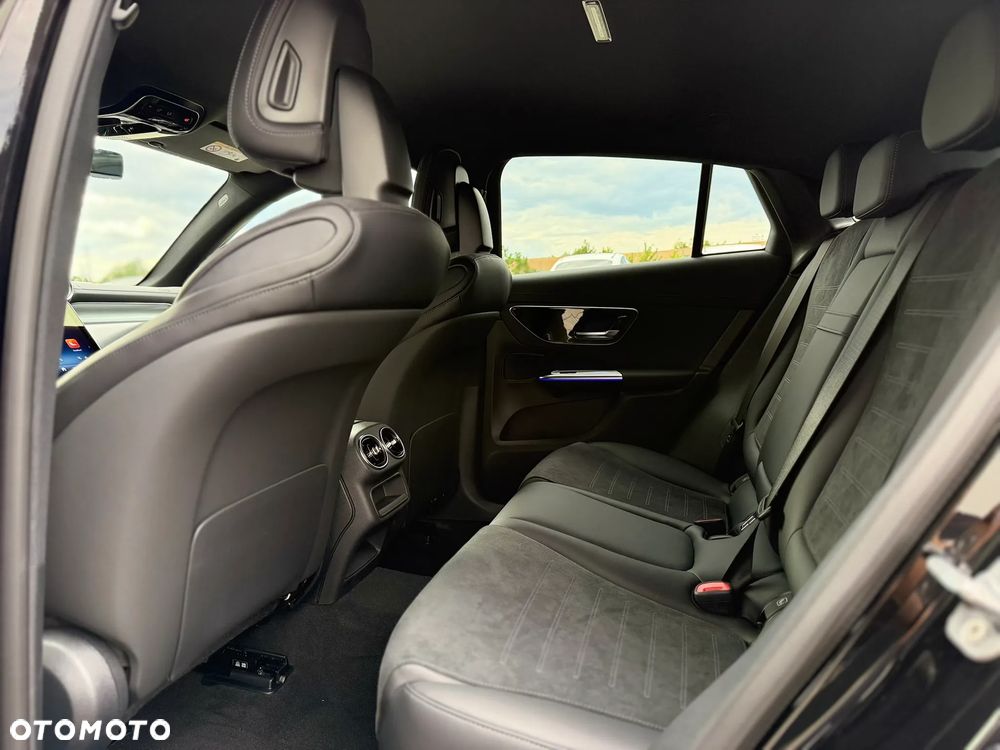 Mercedes-Benz GLC - 33