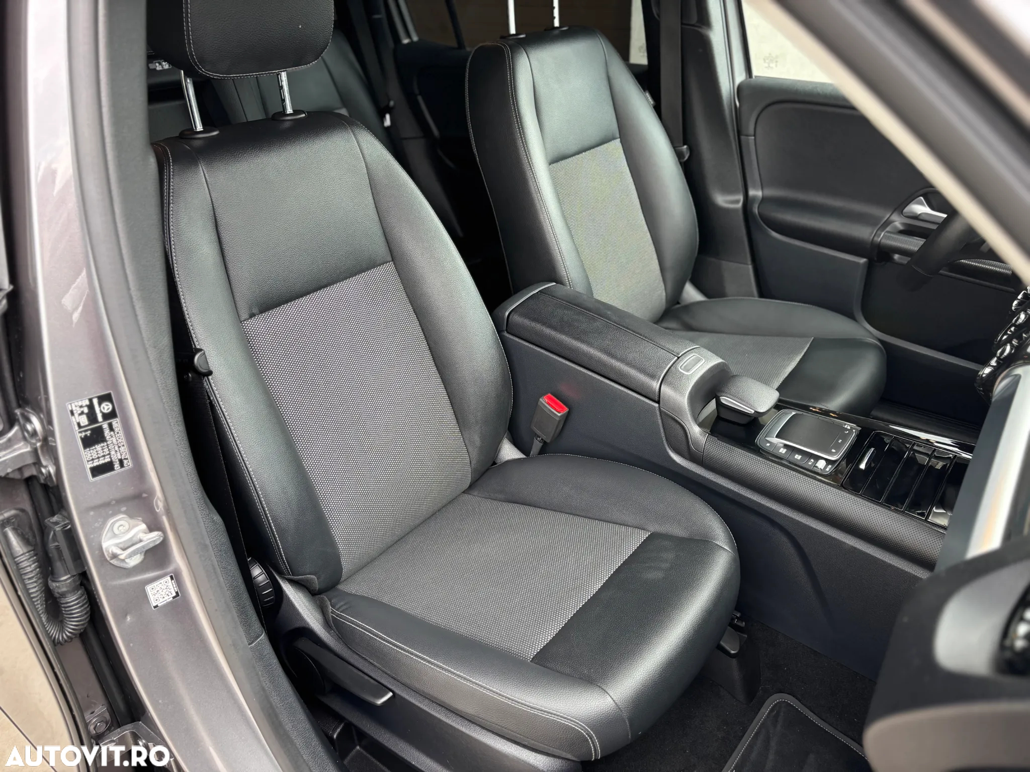 Mercedes-Benz GLB 180 d 8G-DCT - 14