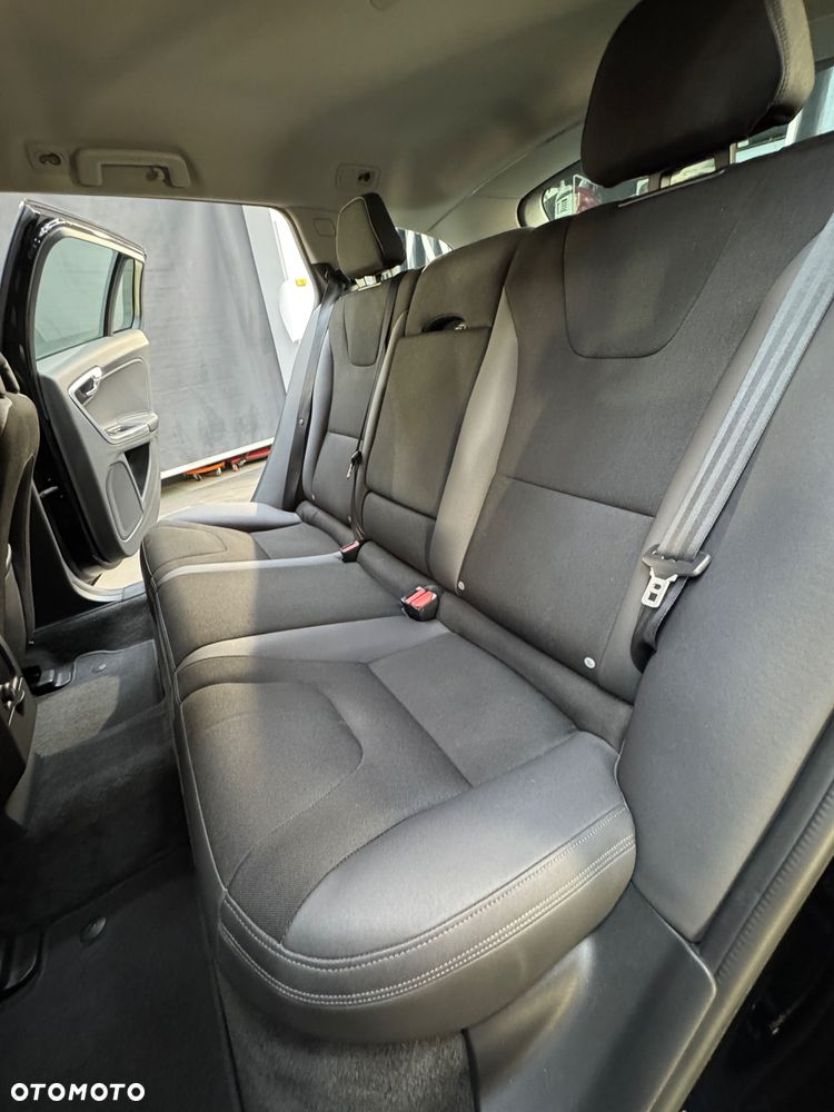 Volvo V60 D4 Momentum - 31