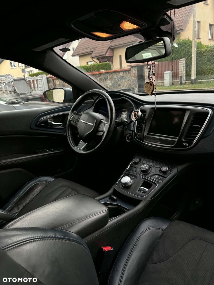 Chrysler 200 - 16