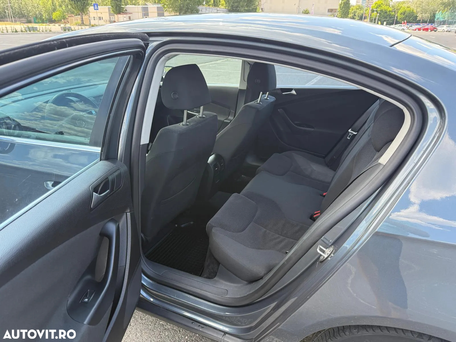 Volkswagen Passat 2.0 TDI DPF BlueMotion Technology Comfortline - 9