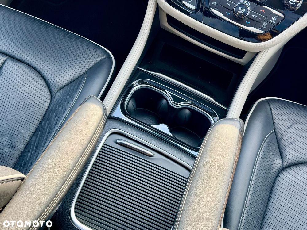 Chrysler Pacifica - 28