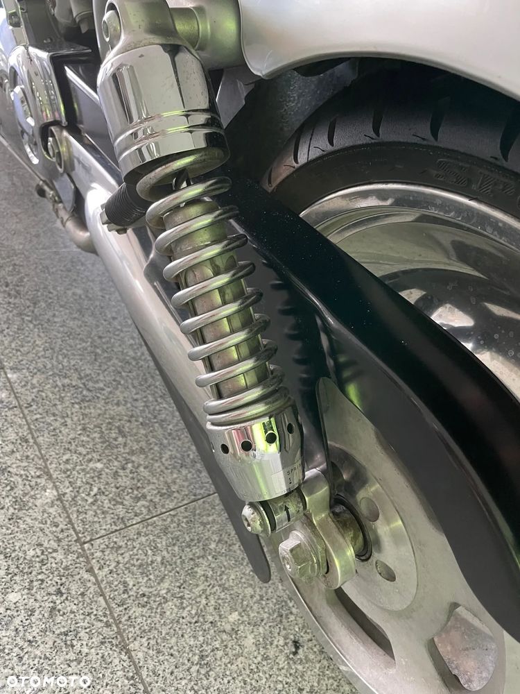 Harley-Davidson V-Rod Street Rod - 11