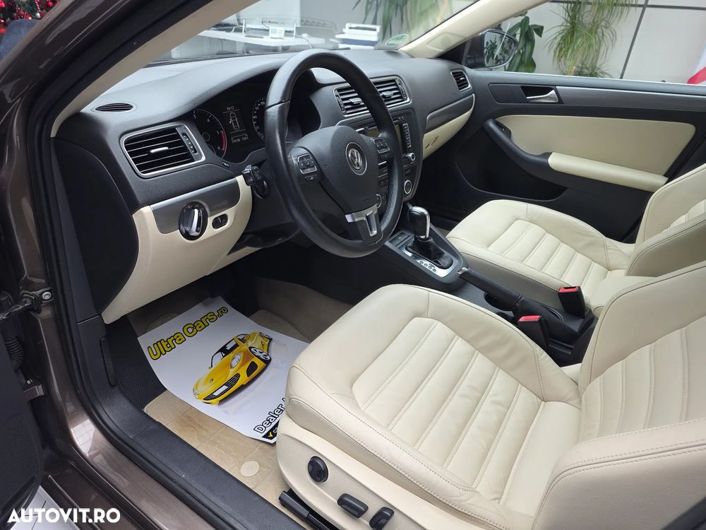 Volkswagen Jetta 2.0 TDI DSG Highline - 16