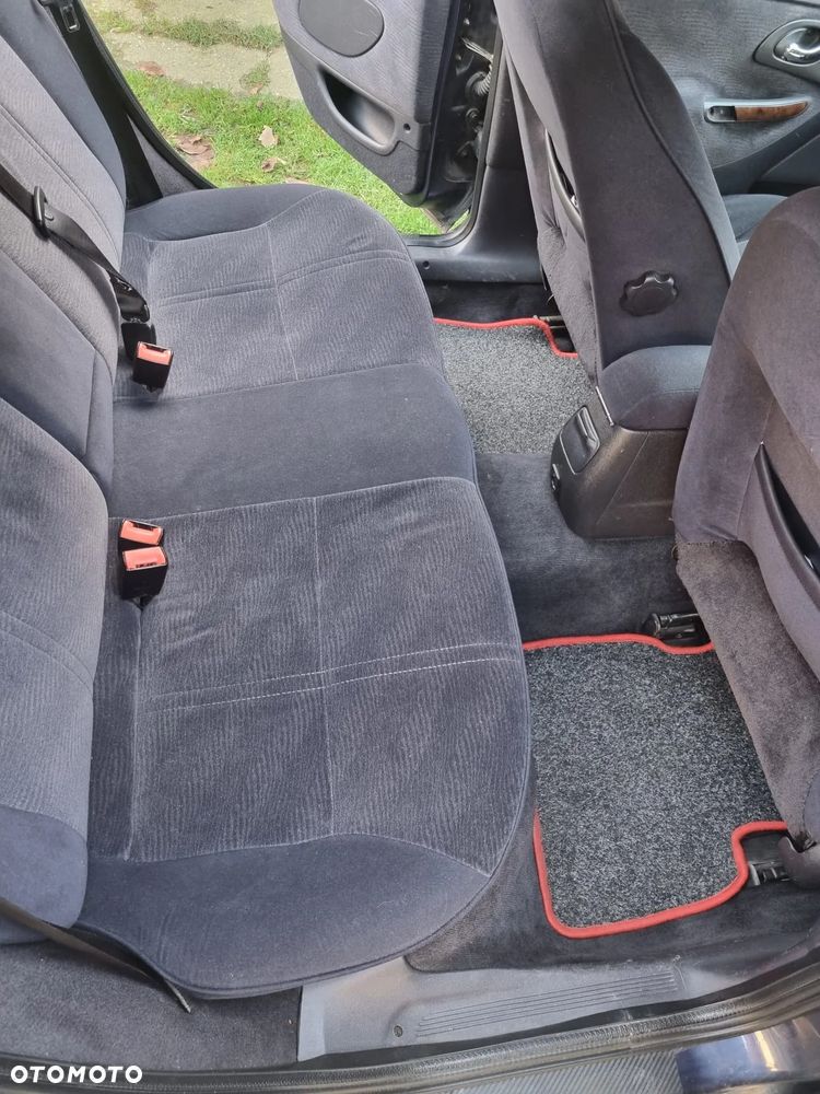 Ford Mondeo 2.0 Ghia - 28