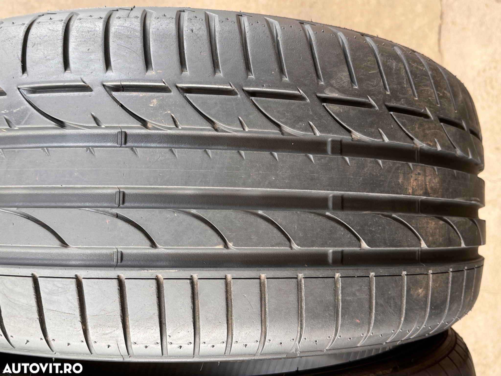 Vând 2 anvelope 235/40/19 bridgestone de vară ca noi - 3