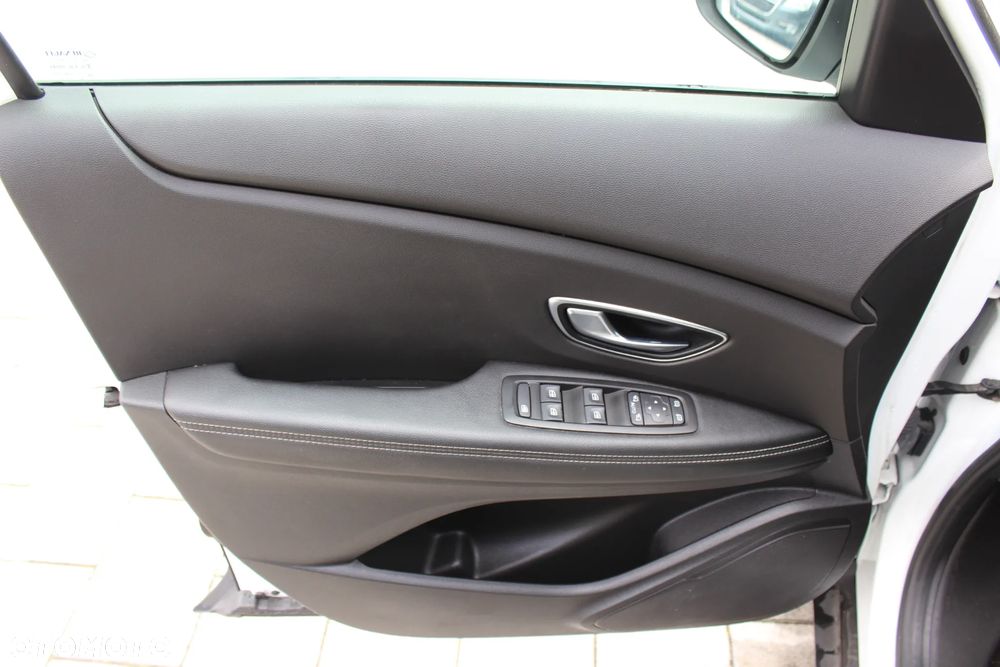 Renault Scenic BLUE dCi 120 LIMITED - 15