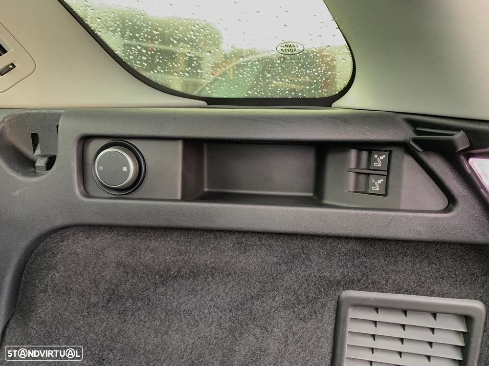 Land Rover Discovery Sport 2.0 TD4 HSE Luxury 7L Auto - 10