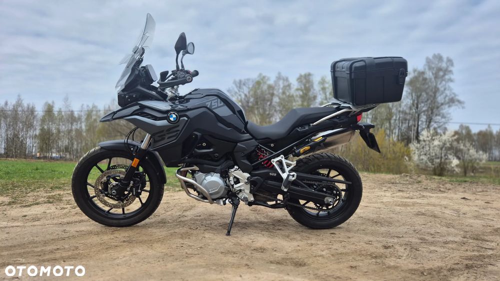 BMW F - 11
