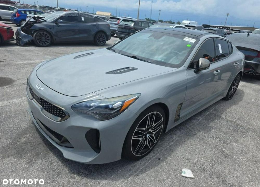 Kia Stinger - 1