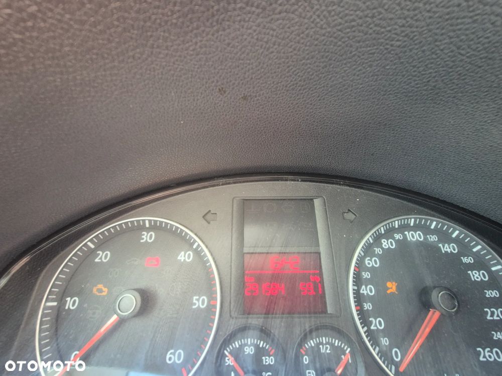 Volkswagen Golf 1.9 TDI 4Motion DPF Tour - 16