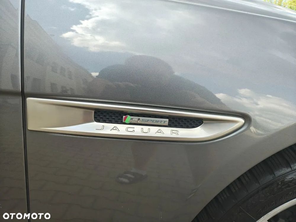 Jaguar XF 2.0 i4D AWD R-Sport - 18
