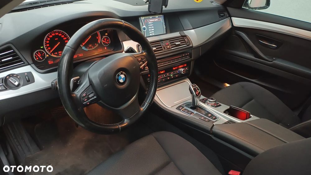 BMW Seria 5 530d xDrive Modern Line - 10