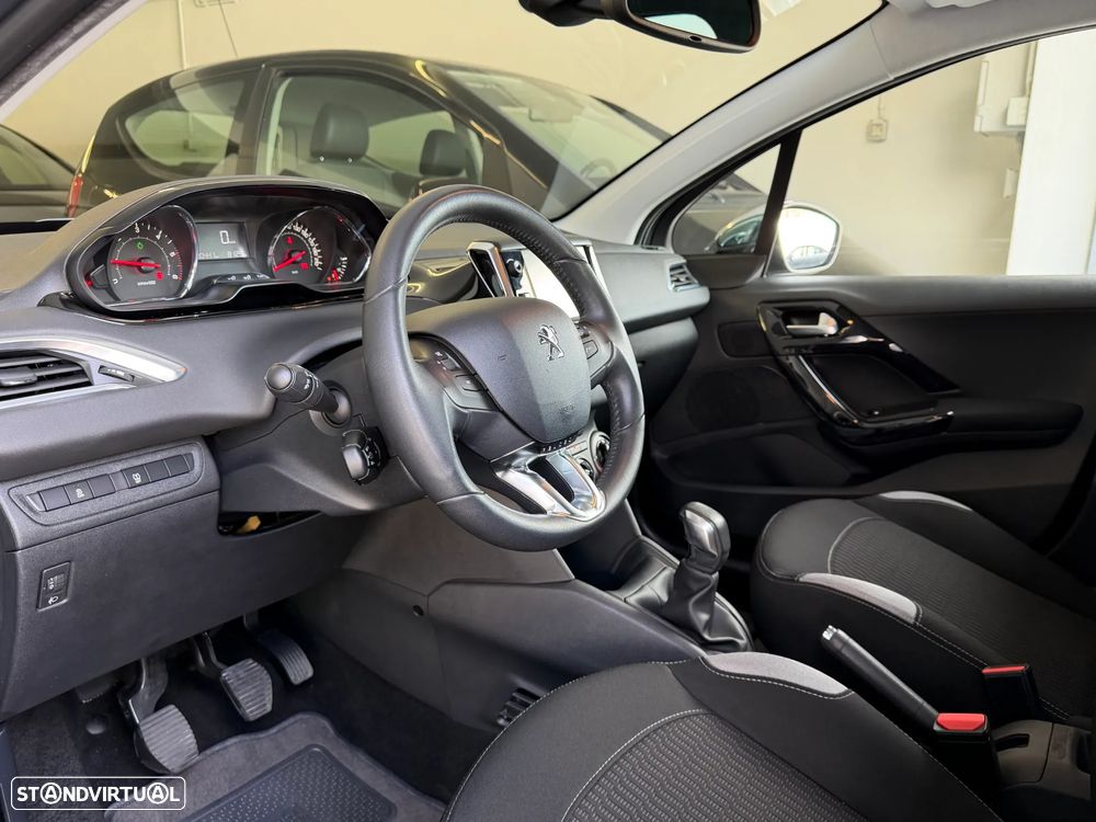 Peugeot 208 1.4 HDi SE Style - 35