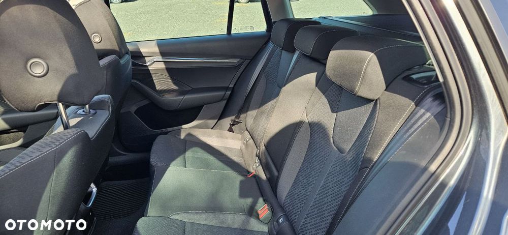 Skoda Octavia 2.0 TDI SCR Style DSG - 25