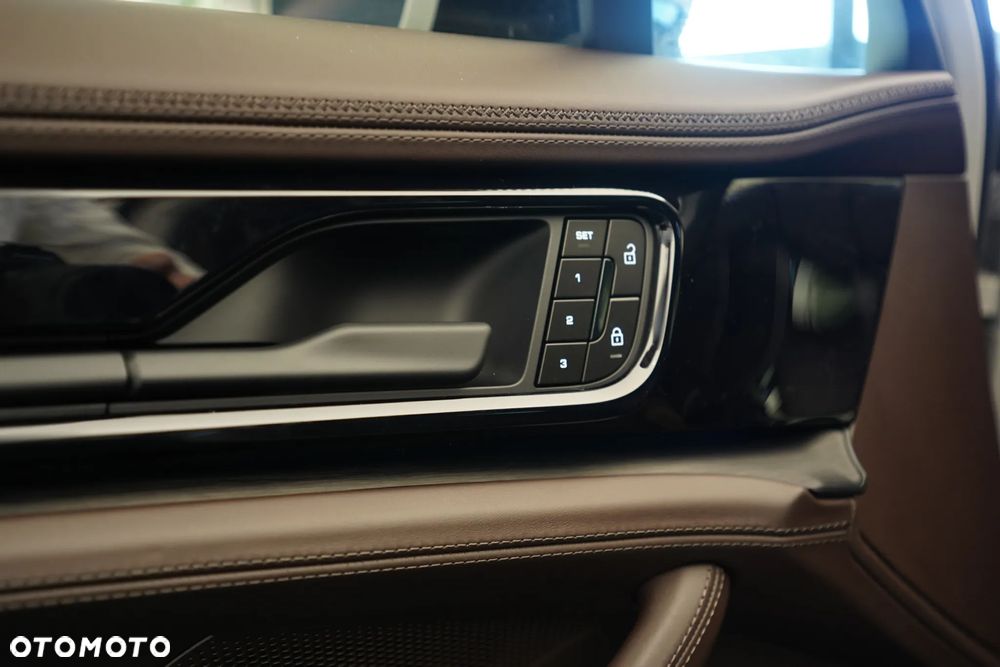 Porsche Panamera - 23