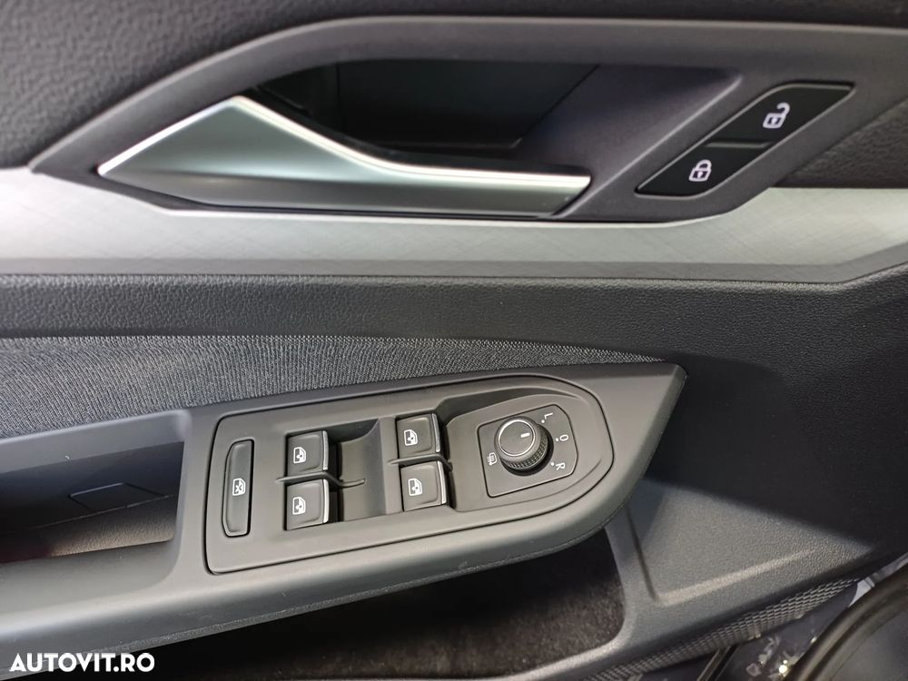 VOLKSWAGEN Golf 2023 — imagine 7