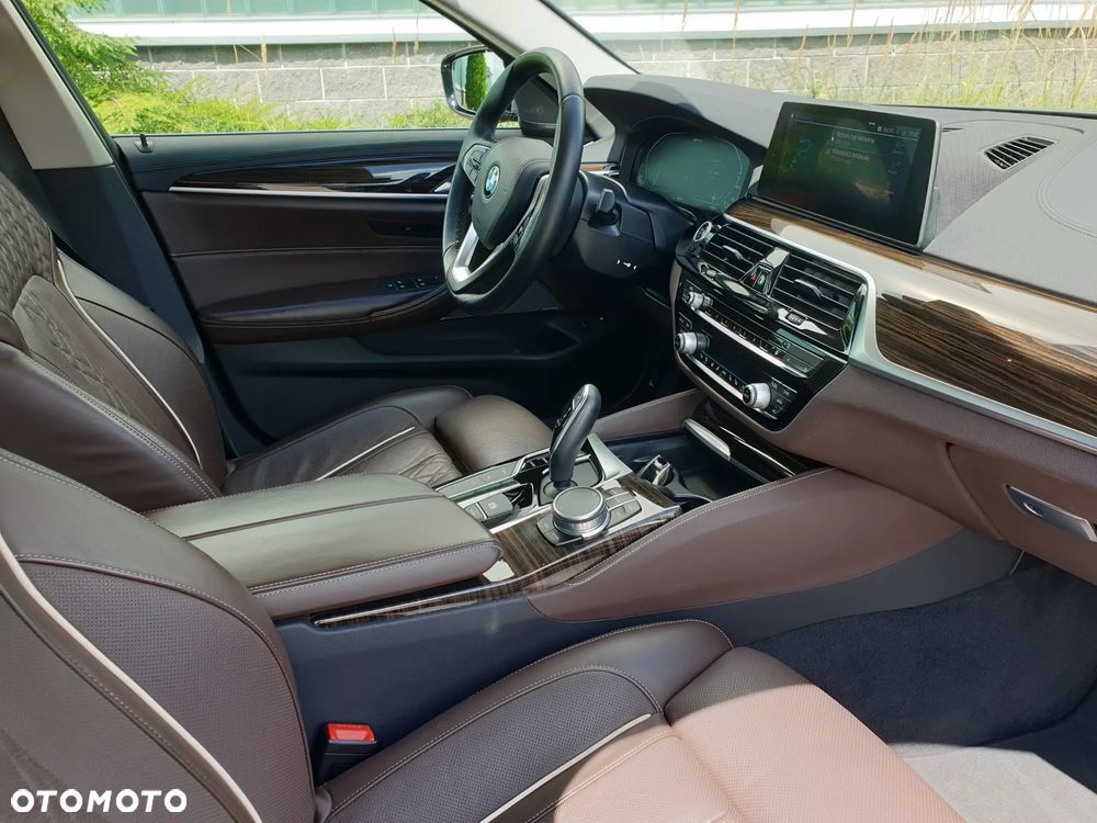 BMW Seria 5 530e iPerformance xDrive Luxury Line - 11