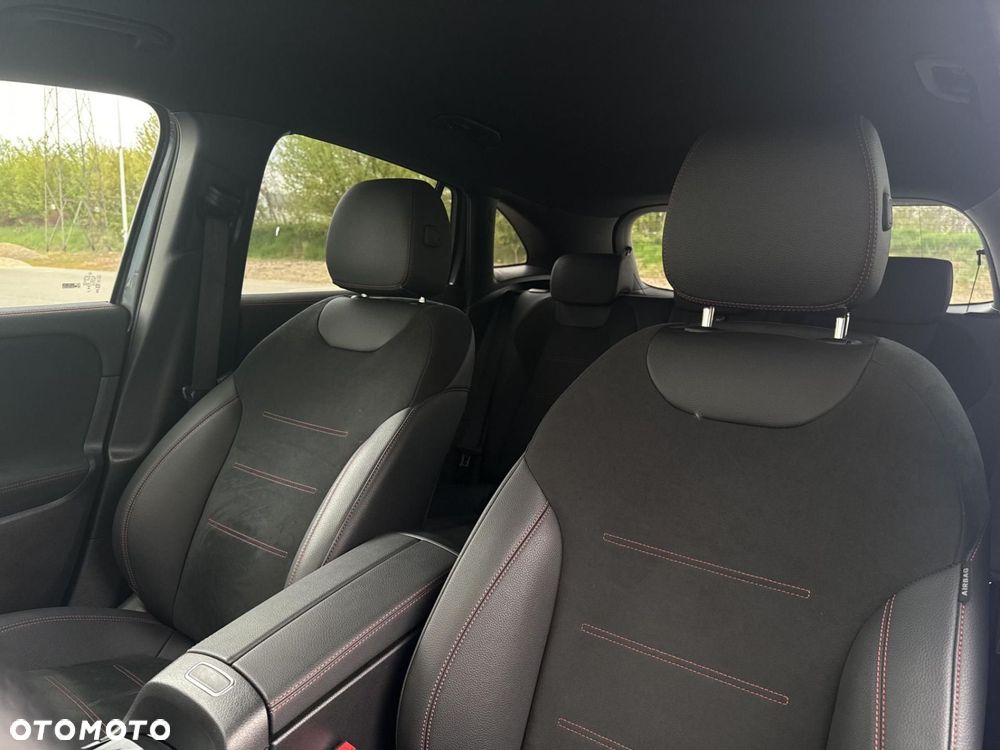 Mercedes-Benz GLA - 11