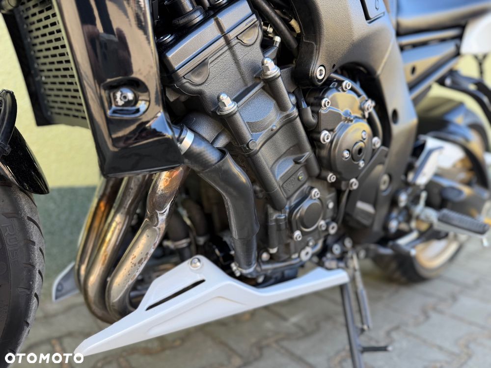 Yamaha FZ8 - 32