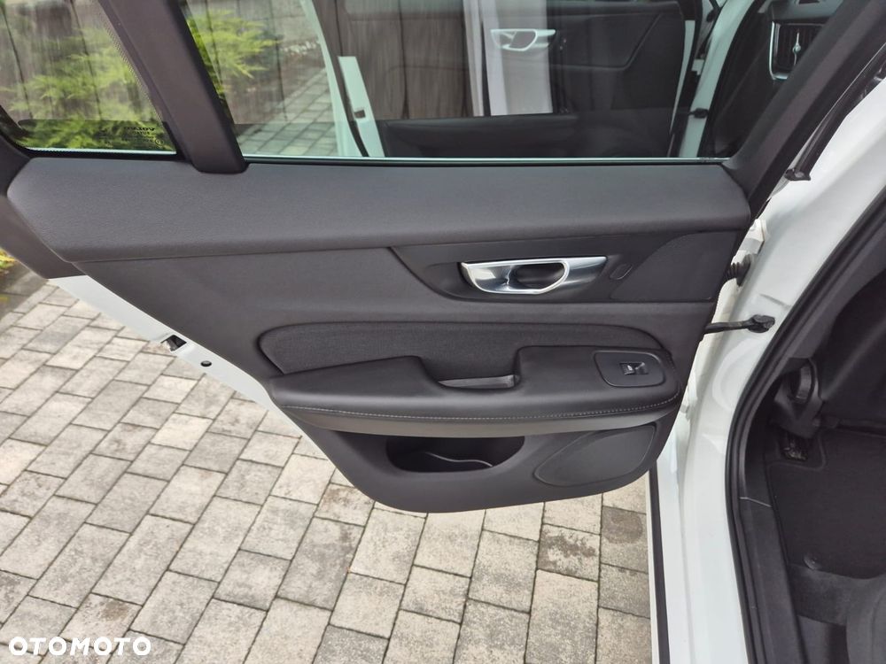 Volvo V60 B3 B R-Design - 19