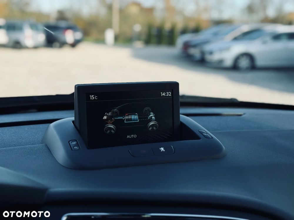 Peugeot 3008 Hybrid4 88g/85g - 32